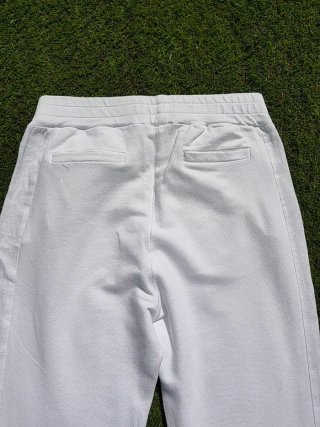 Conjunto top cuadros y pantalón blanco ancho