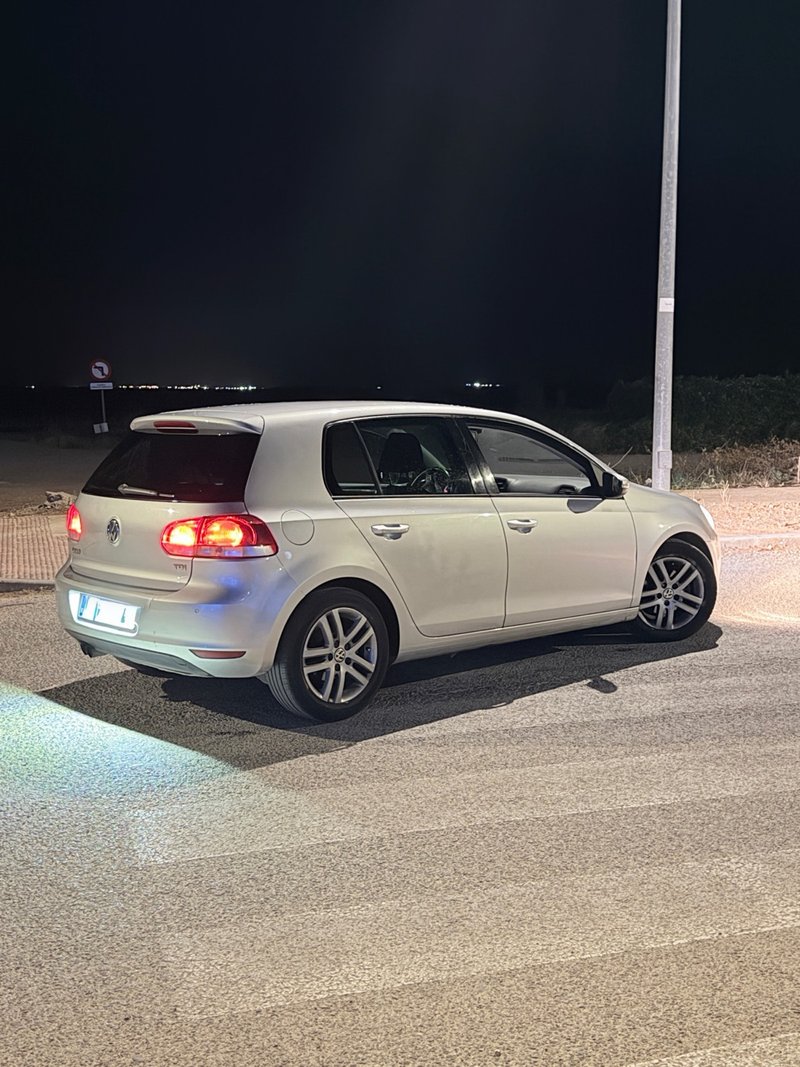 Volkswagen Golf 2009 - foto 1