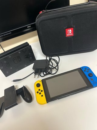 Nintendo Switch Azul y Amarillo