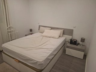 Dormitorio completo moderno cabecero y mesitas