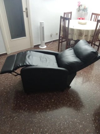 Poltrona reclinabile in pelle nera