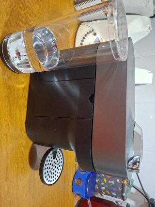 Cafetera Nespresso Vertuo Pop de color gris Titan