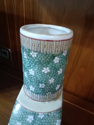 Jarrón antiguo decorado floral