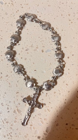 Pulsera con Cruz y Conchas