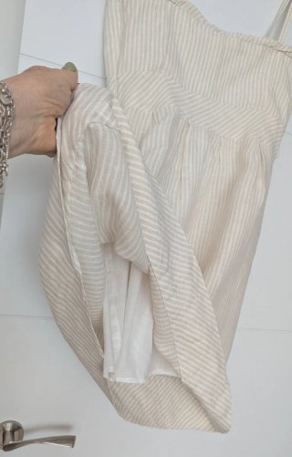 Vestido Anany floral o Vestido Tintoreto beige.
