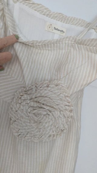 Vestido Anany floral o Vestido Tintoreto beige.