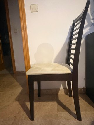 Mesa de comedor y 4 sillas