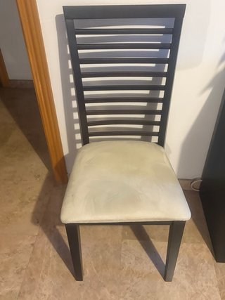 Mesa de comedor y 4 sillas