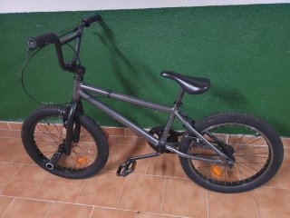 Bicicleta BMX gris