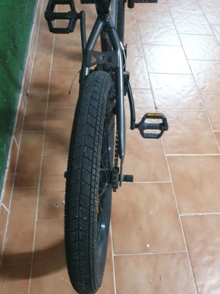 Bicicleta BMX gris
