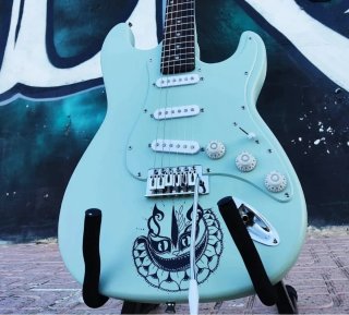 CUSTOMIZA TU GUITARRA ELÉCTRICA!