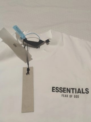 Camiseta Essentials Fear of God Talla S
