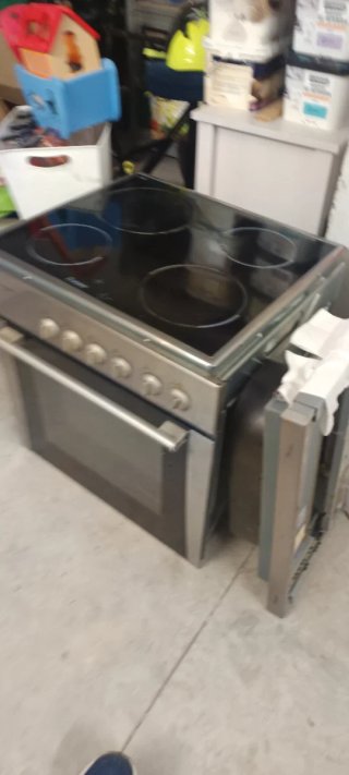 Horno, Vitrocerámica y Campana Extractora