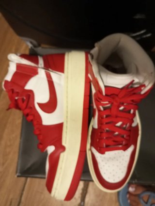 Zapatillas Jordan Rojas y Blancas