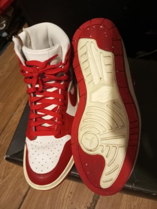 Zapatillas Jordan Rojas y Blancas
