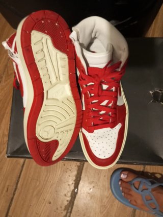 Zapatillas Jordan Rojas y Blancas
