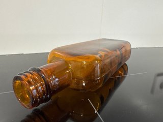 Botella antigua ámbar