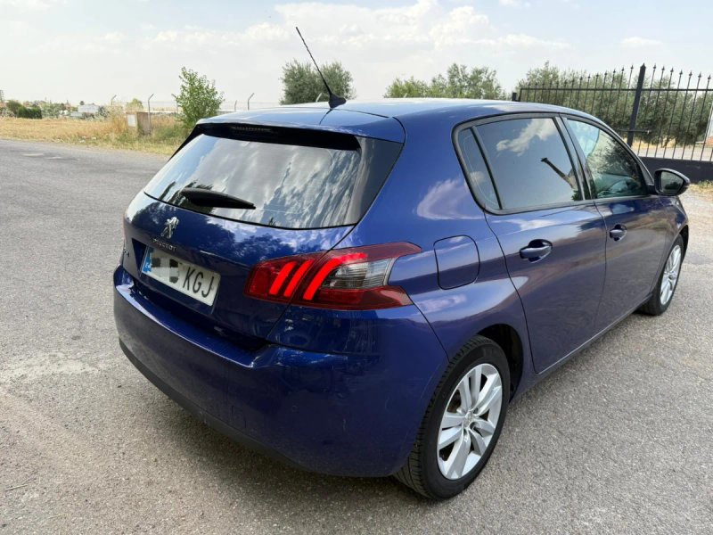 Peugeot 308 2018 - foto 1