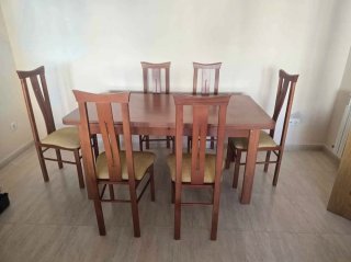 Mesa de comedor con 6 sillas de madera