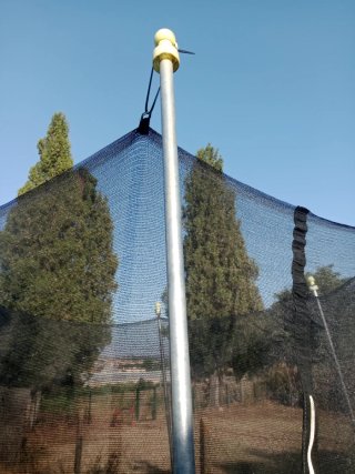 Cama elástica jardín con red seguridad