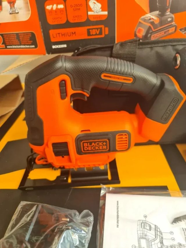 Taladro percutor + caladora BLACK+DECKER BCK22S1S