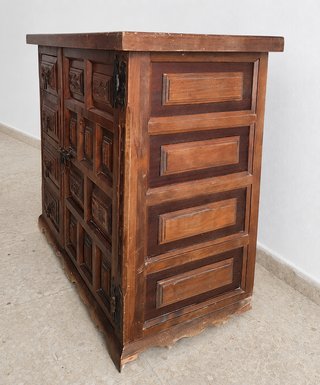 Mueble antiguo de máquina de coser