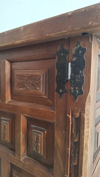 Mueble antiguo de máquina de coser