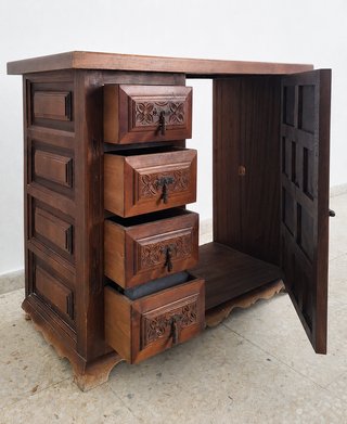Mueble antiguo de máquina de coser