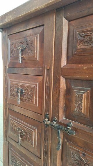 Mueble antiguo de máquina de coser
