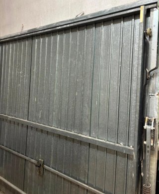 Puerta de garaje metálica