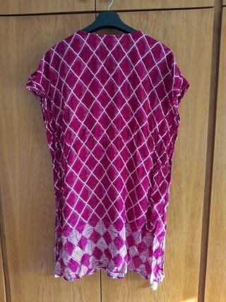 Vestido kaftan fucsia estampado geométrico