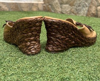 Sandalias de cuña piel beige y marrón