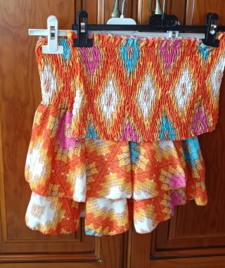 Conjunto top y minifalda estampado
