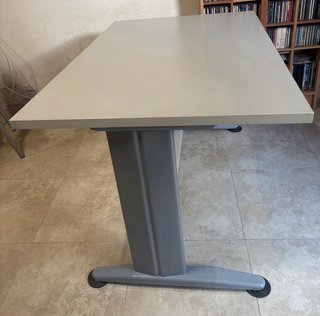 Mesa de oficina/escritorio beige y gris