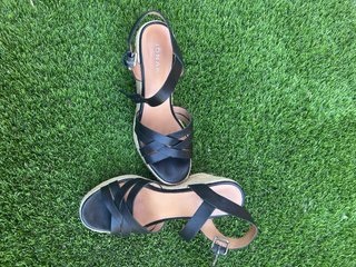 Sandalias Cuña Elegantes T39 Negro/Beige