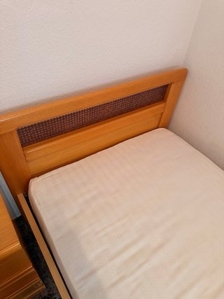 Cama individual 90x190 madera y ratán + colchon