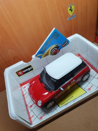 Mini Cooper Burago  scala da 1/18