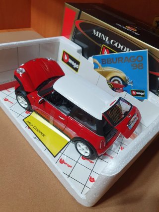 Mini Cooper Burago  scala da 1/18