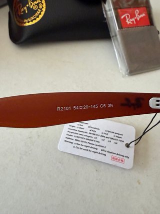 Gafas de sol marrones. Nuevas