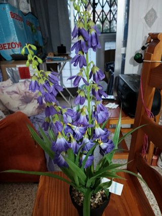 Flor Artificial Morada y Verde con campanitas