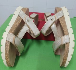 Sandalias Panama Jack doradas talla 37