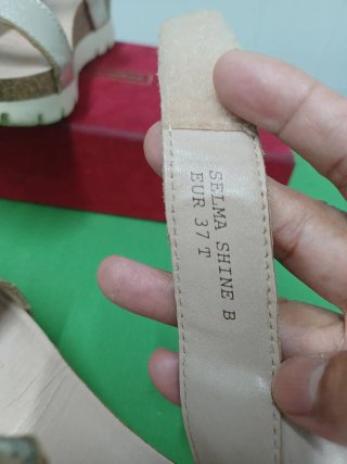 Sandalias Panama Jack doradas talla 37