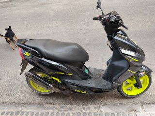 Yamaha Jog RR Negra y Amarilla