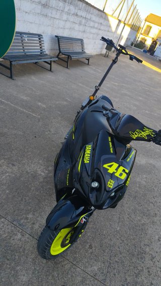 Yamaha Jog RR Negra y Amarilla