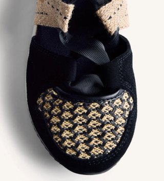 Sandalias Giossepo negras y doradas
