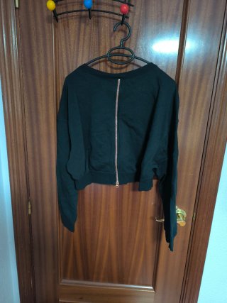 Sudadera Nike Negra y Dorada Crop