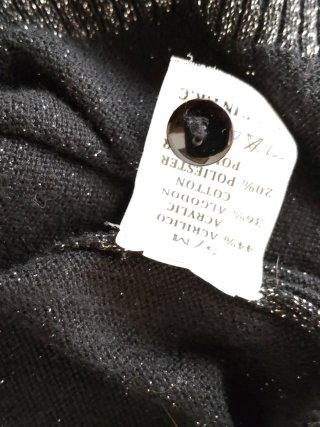 Chaqueta de punto plateada y negra