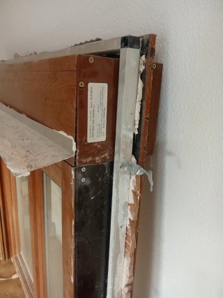 Ventana aluminio imita madera 120cm con persiana