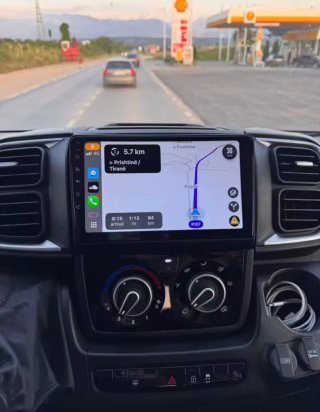 Instalación de pantallas multimedia para coches