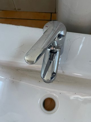Lavabo Roca con grifo